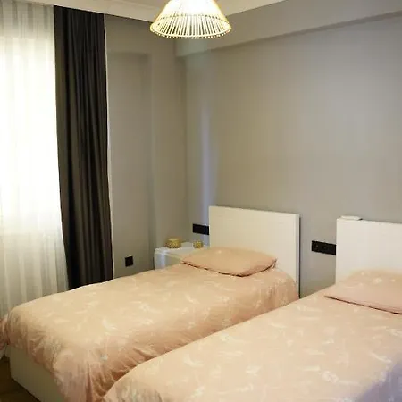 Homie Suites - With Complimentary Private Access & Open-buffet Breakfast *