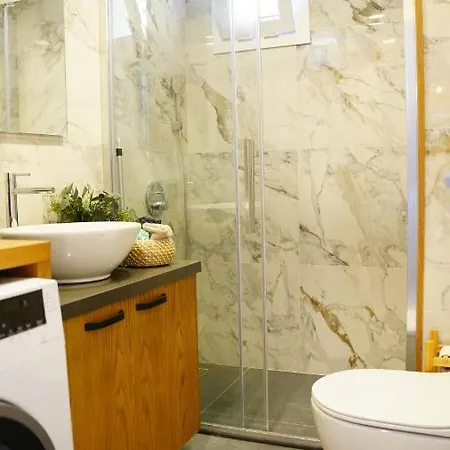 Apartment Homie Suites - With Complimentary Private Access & Open-buffet Breakfast